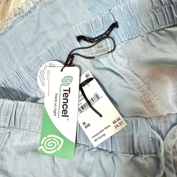 NWT: Tahari Tencel Shorts with Frayed Hem Medium in Light Blue - Picture 3 of 3